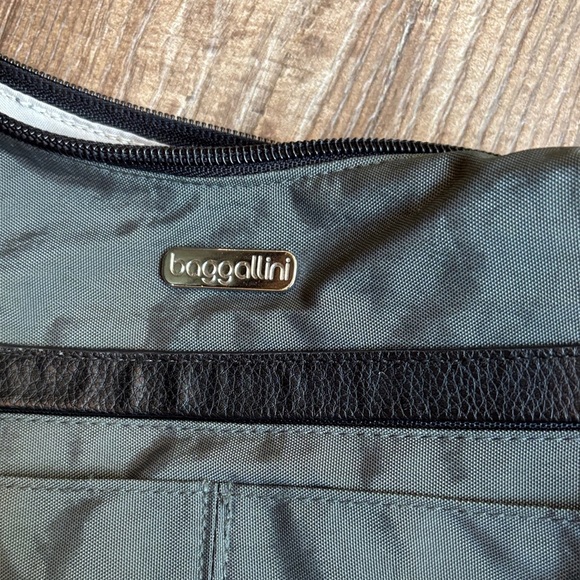 baggallini dark grey purse - Picture 2 of 10